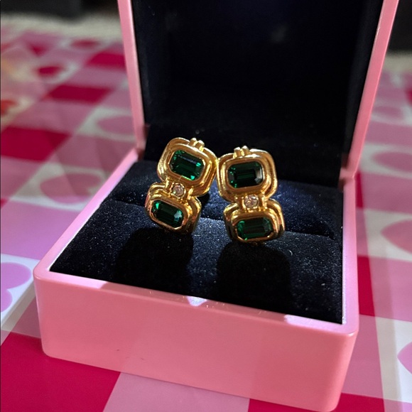 Jewelry - Vintage Clip on earrings Gold and Emerald